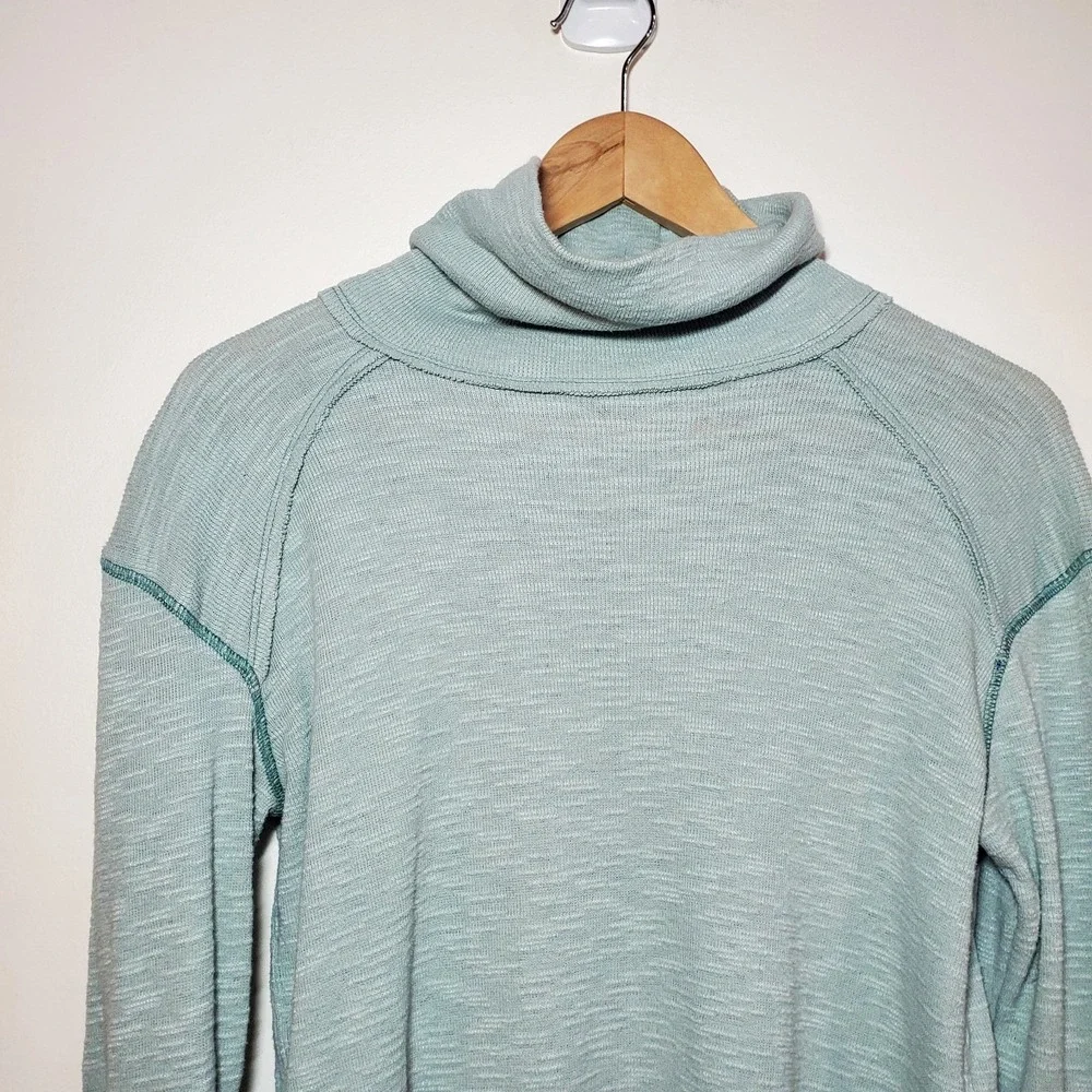 Free People We The Free Tara Split Back Turtleneck Sweater Size Small, Green